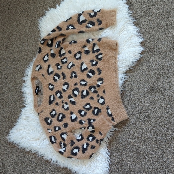 Express Tan Animal Print Cropped Fuzzy Sweater - Picture 5 of 7